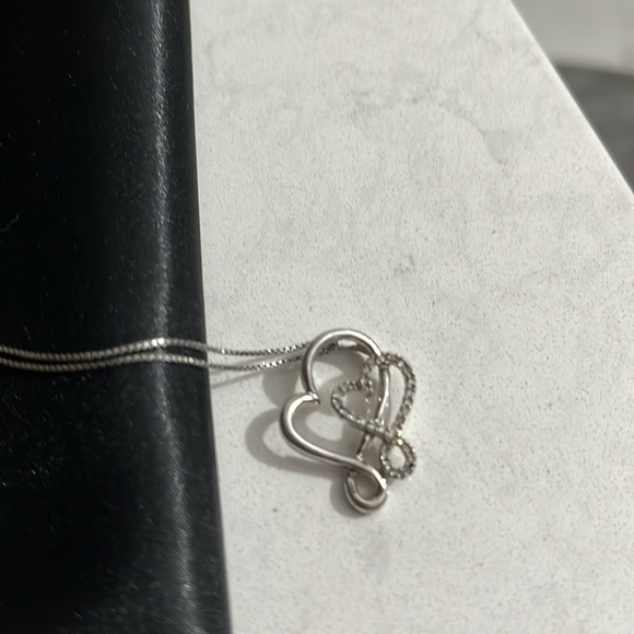 Sterling silver double heart pendant and chain. - Picture 3 of 3